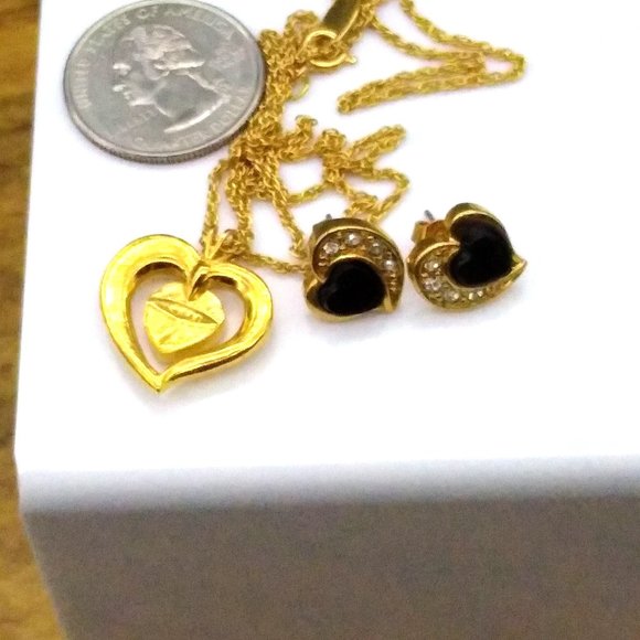 Vintage Avon Parure, Onyx and Crystal Heart Pendant Necklace and Matching Stud - Picture 7 of 7